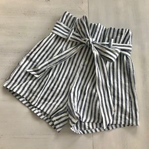 Vici front tie shorts